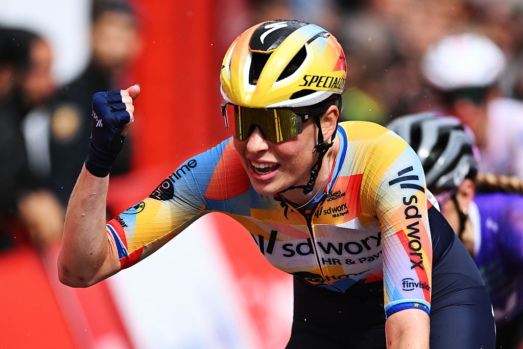 As it happened: The sprinters take the honours as a crash mars the final at stage 5 of the Vuelta Femenina 