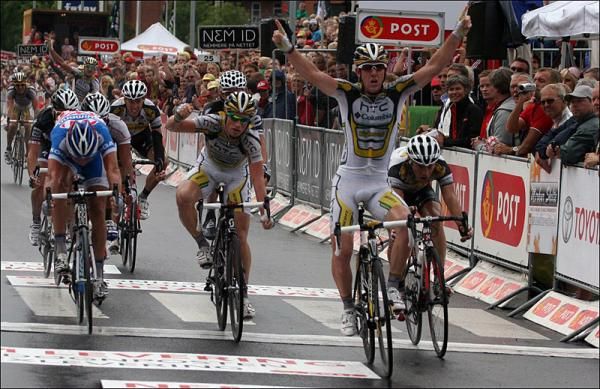 Matthew Goss (Team HTC - Columbia) outsprinted Michael Van Stayen (Topsport Vlaanderen - Mercator) for the win while Goss's teammate Mark Renhaw finished in third.
