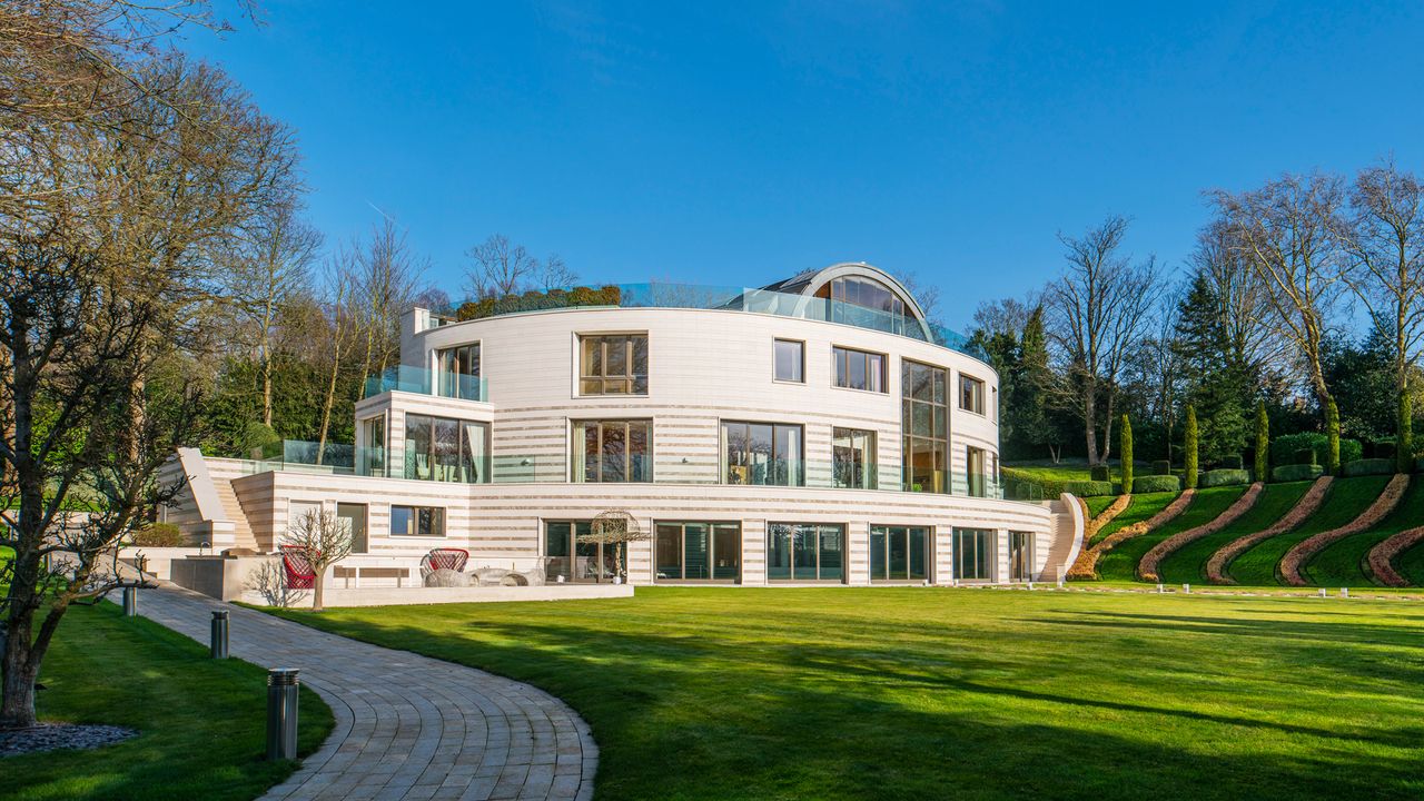 London&#039;s most expensive houses: exterior of Heathfield House in highgate as seen on Channel 4