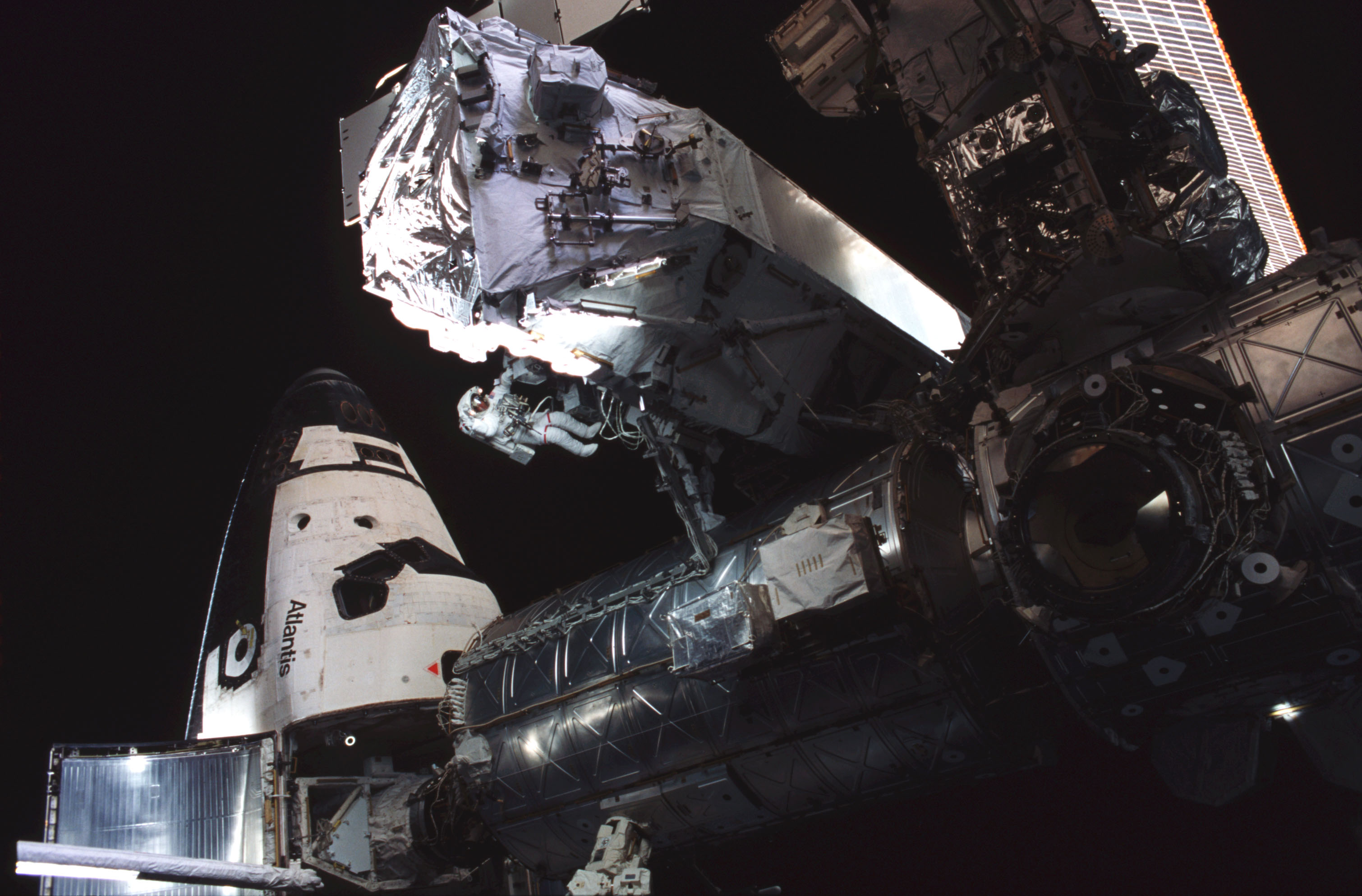 Spacewalk Photos: NASA Astronauts Replace Dead Space Station Computer ...