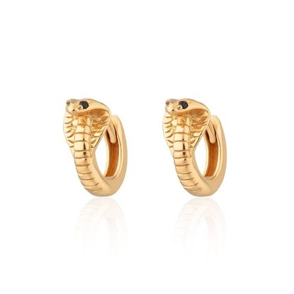 Best gold huggie earrings: chic staples to shop now | My Imperfect Life