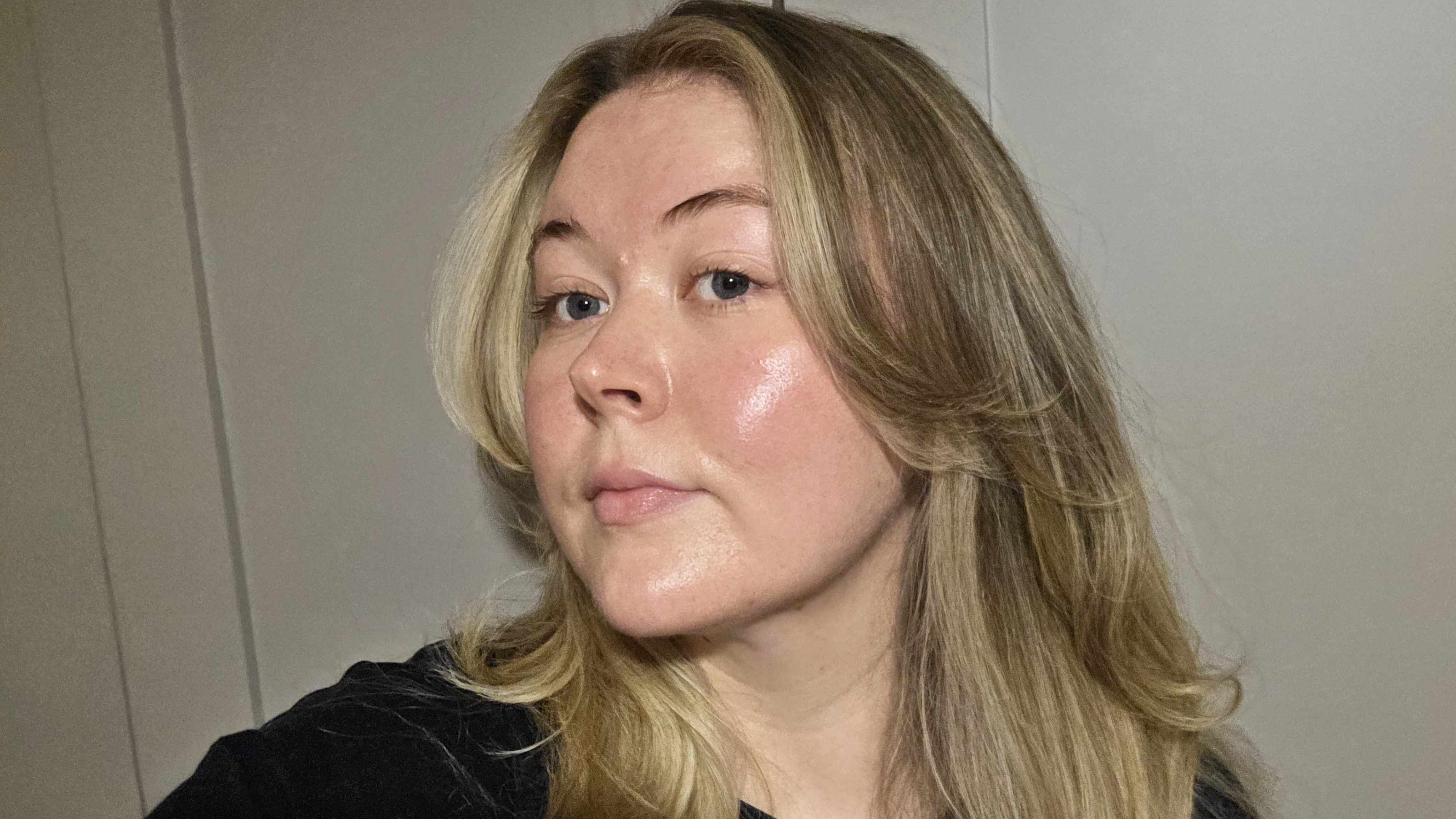 Hair after drying with the Shark Glam round brush side on