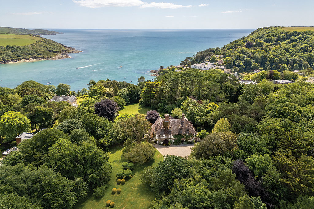 Houses for sale with beautiful fireplaces: Falconers, Moult Hill, Salcombe, Devon. 