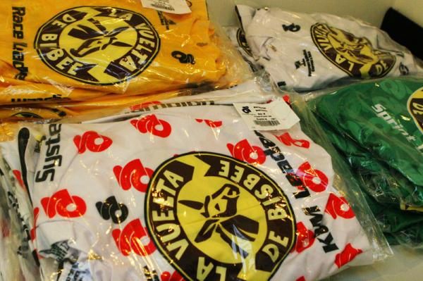 The leaders' jerseys await their holders after the prologue.