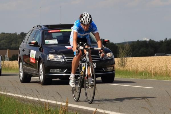 Helen Wyman (Horizon) gained a 2 minute gap on the peloton
