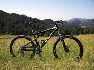 How light is light? How about 9.06kg (19.98lb)? And that's with pedals.