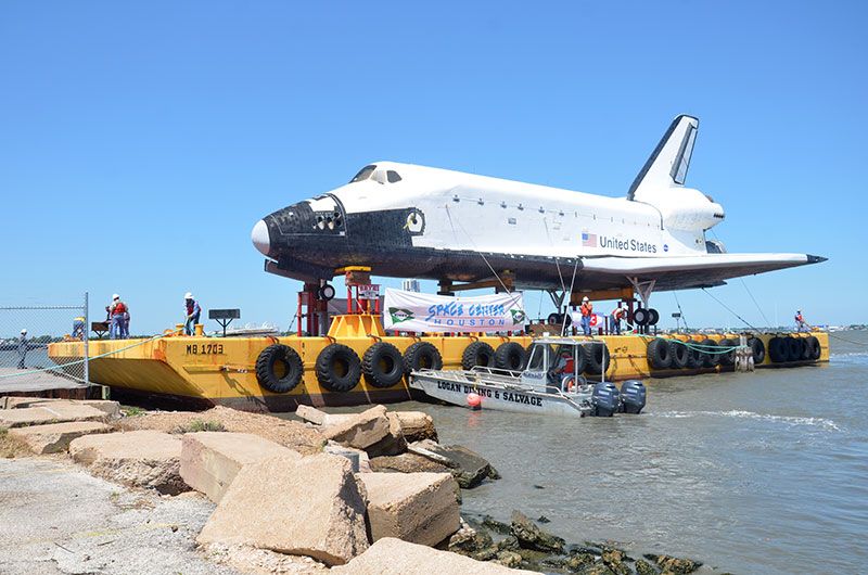 Space Shuttle Replica Docks in Houston Lake for 'Shuttlebration' | Space