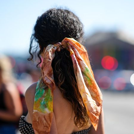 Easy hairstyles: woman wearing a scarf in her ponytail