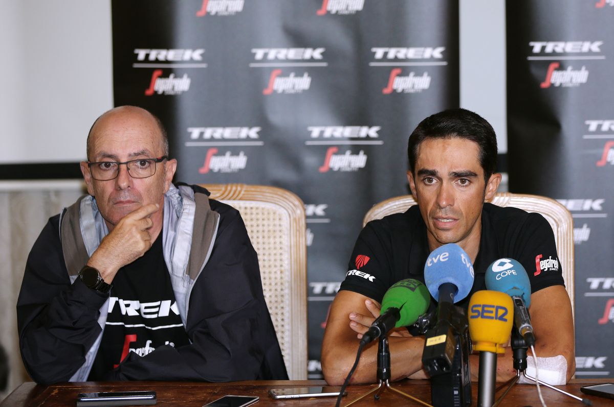 Alberto Contador (Trek-Segafredo) with long time press officer Jacinto Vidarte during the press conference