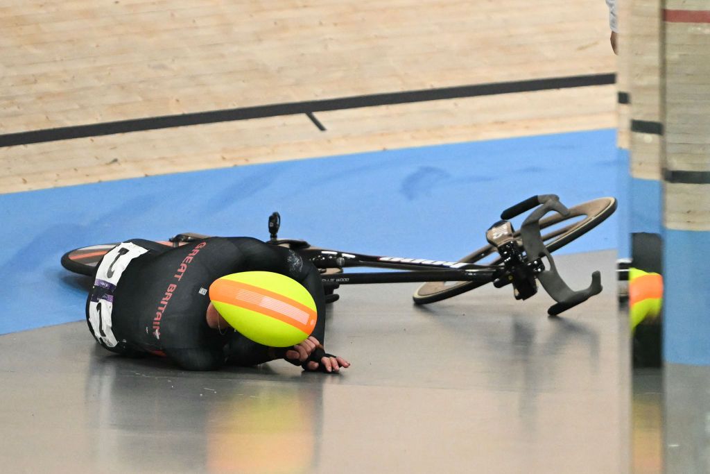 Britain&#039;s Oliver Wood suffers a crash in the men&#039;s track cycling madison final of the Paris 2024 Olympic Games at the Saint-Quentin-en-Yvelines National Velodrome in Montigny-le-Bretonneux, south-west of Paris, on August 10, 2024. (Photo by SEBASTIEN BOZON / AFP)