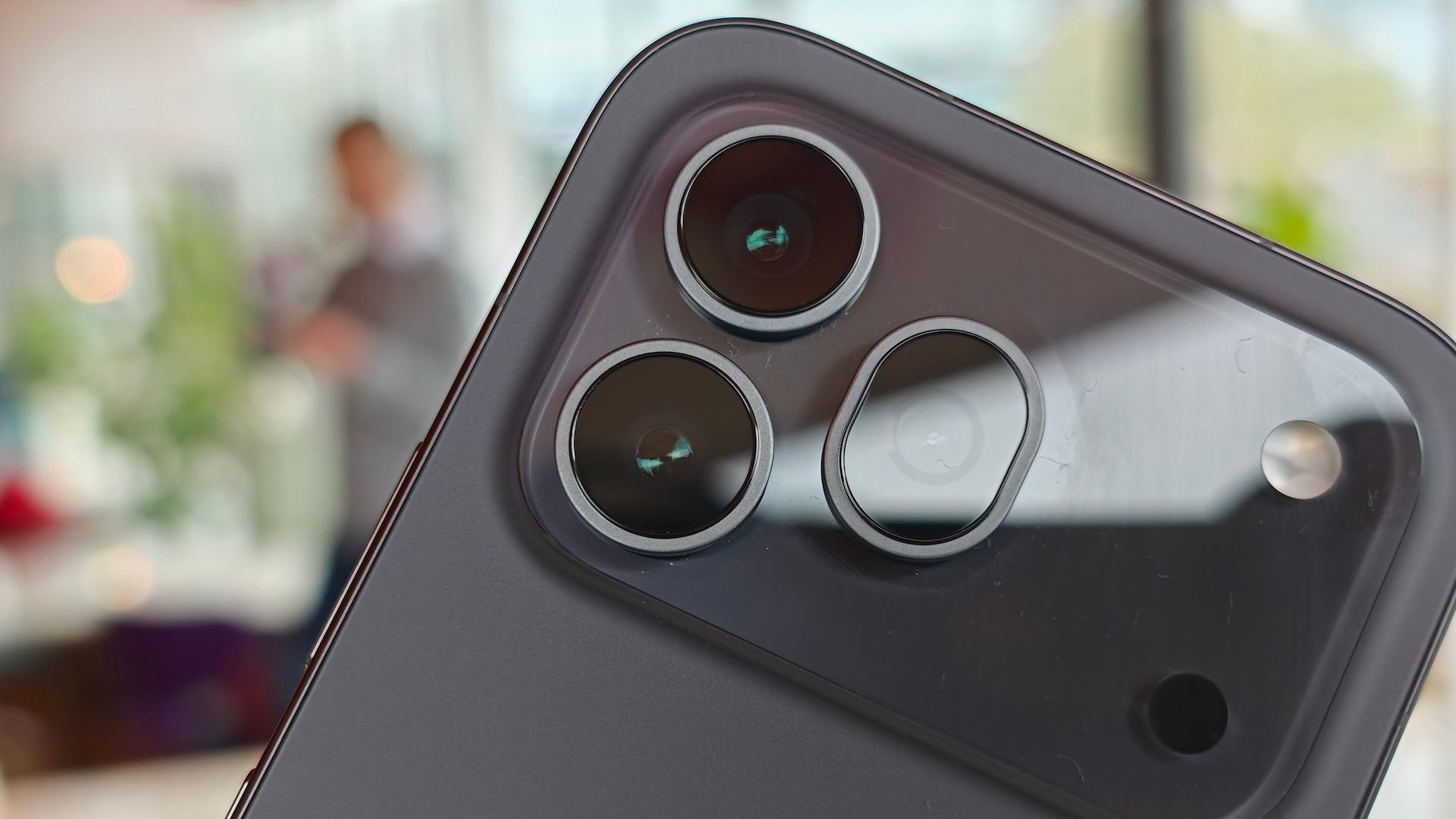 Honor 600 Pro in black, white and orange