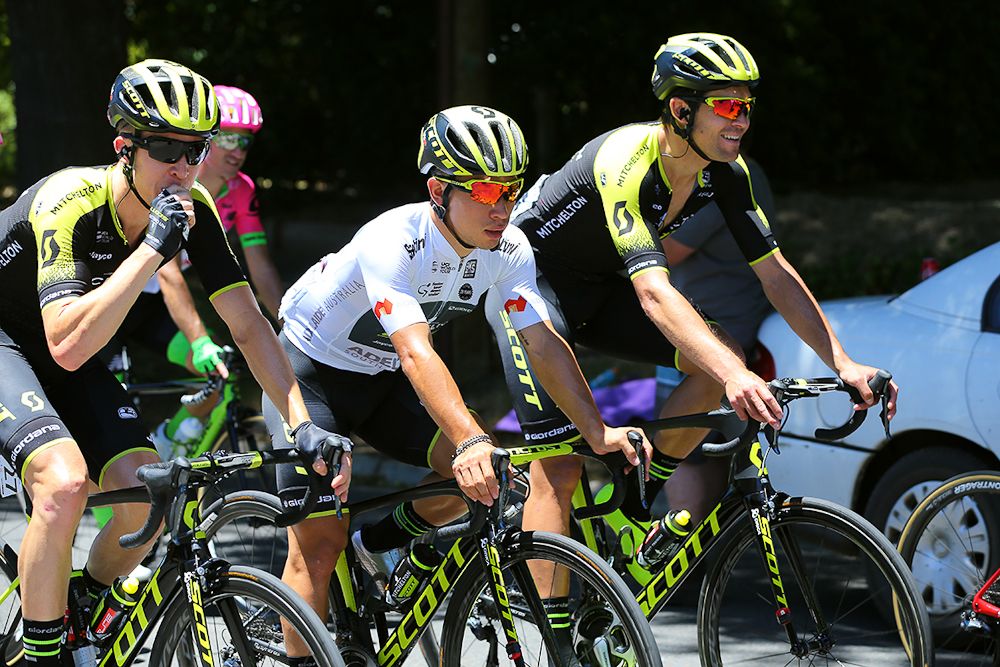 Caleb Ewan bides his time in the peloton