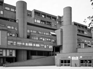 A black and white image of the Monte Amiata, Gallaratese II, Milan, Italy, a large multi-story concrete residential building