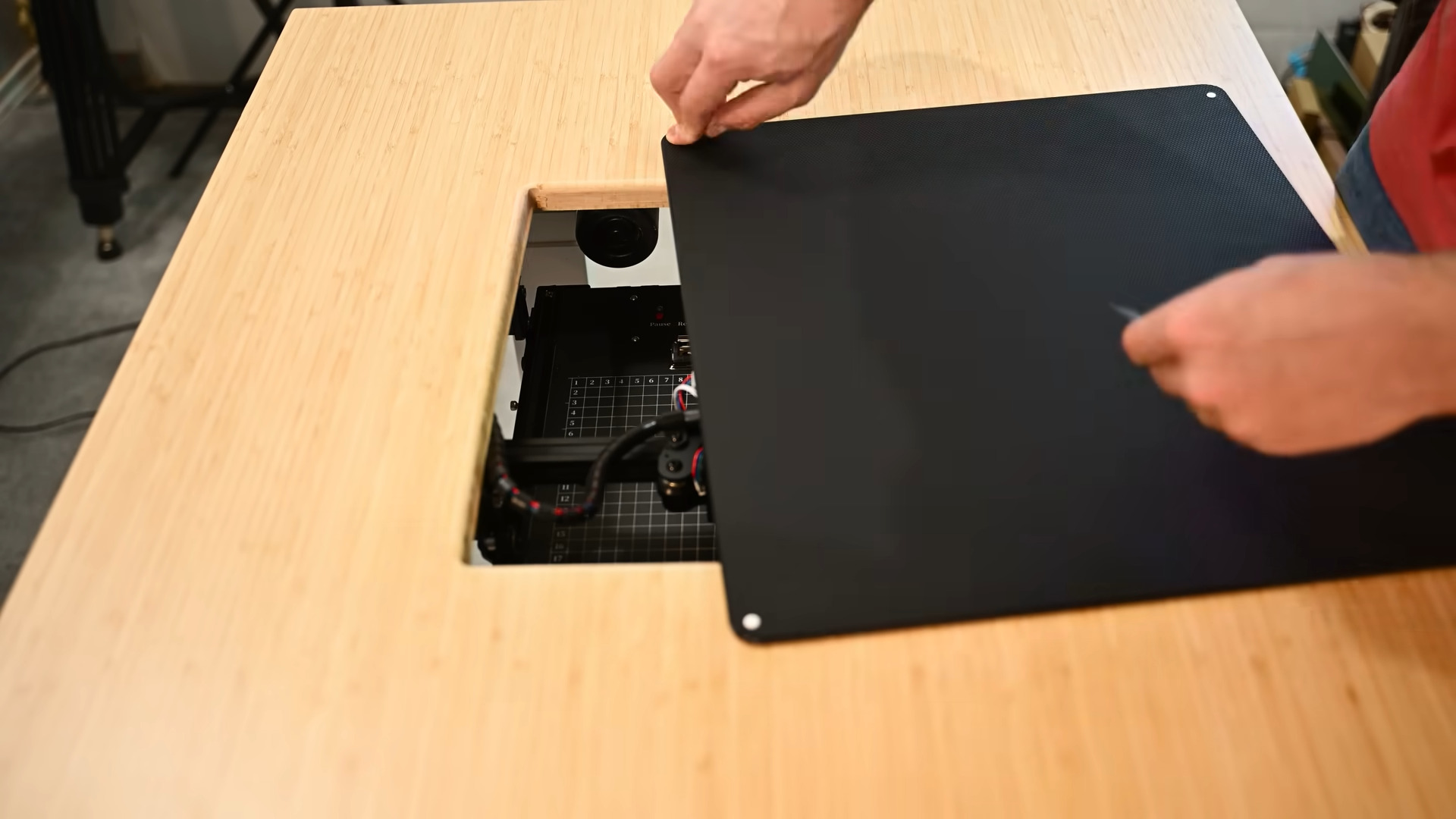 Motorized mouse pad aim assist system 