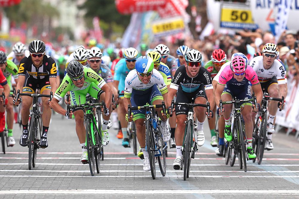 Mark Cavendish (Etixx-QuickStep) takes the stage 1 win