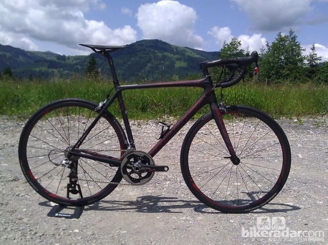 The Scott Addict-SL boasts a sub-1kg frame and fork