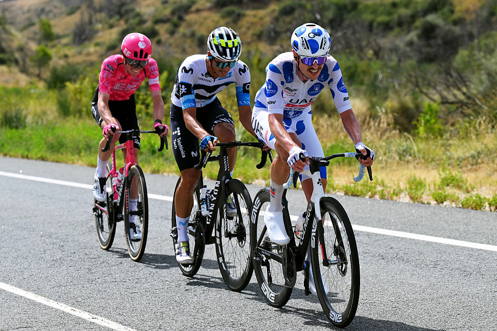 Vuelta a España stage 10 LIVE – No break allowed after 80km of fast and tense racing