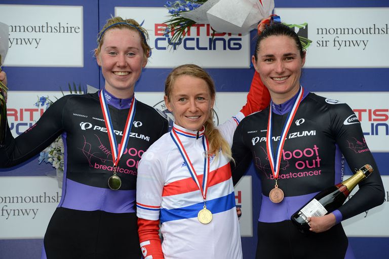 Emma Pooley wins women's British time trial title, 2014