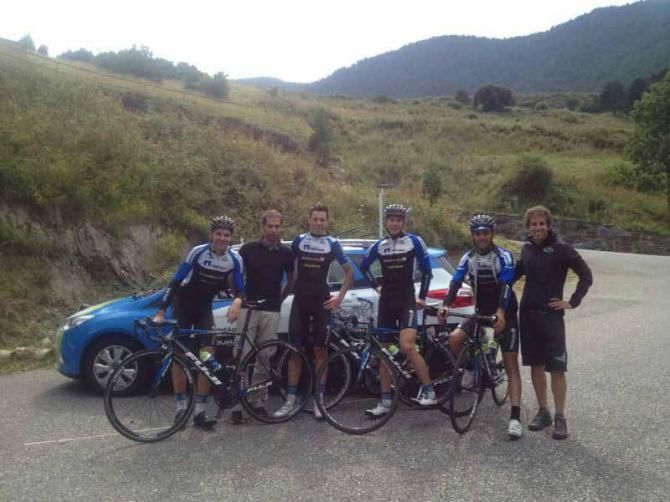 Iker Camano, Inigo Cuesta, David de la Cruz, Leo Koenig, Jose Mendes, and Alex Sans Vega prepare for NetApp-Endura's Vuelta debut