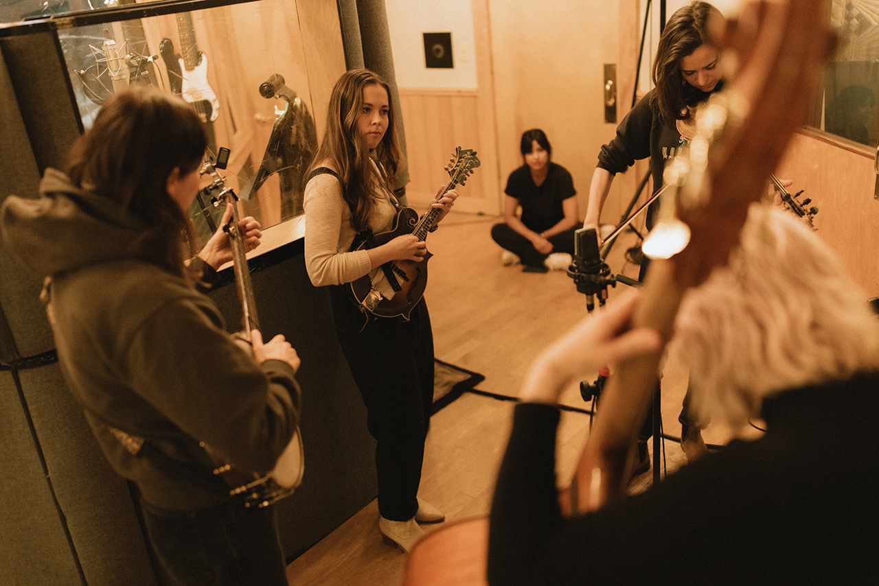 Allison de Groot, Sierra Hull, Shani Gandhi, Brittany Haas and Emma Rose at the Bluegrass Women sessions