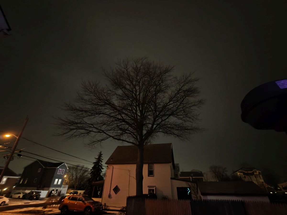 OnePlus 13 low light sample.