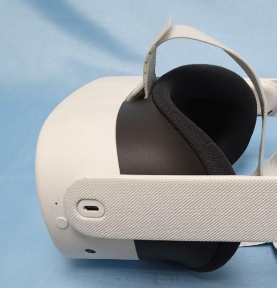 Meta Quest 3S leaked image, USB-C port