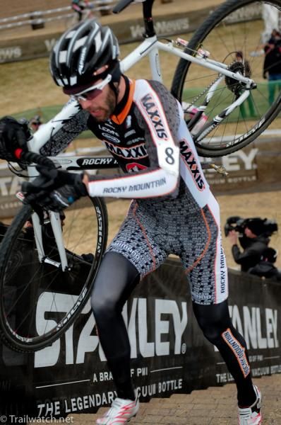 Geoff Kabush (Team Maxxis) running the steps with a 10 second lead
