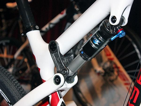 The carbon fibre upper link reportedly weighs just 44g.