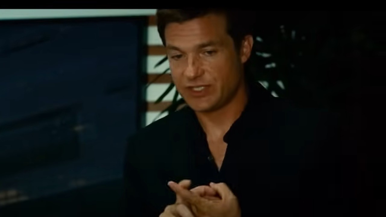 Jason Bateman counting on his fingers in Hancock