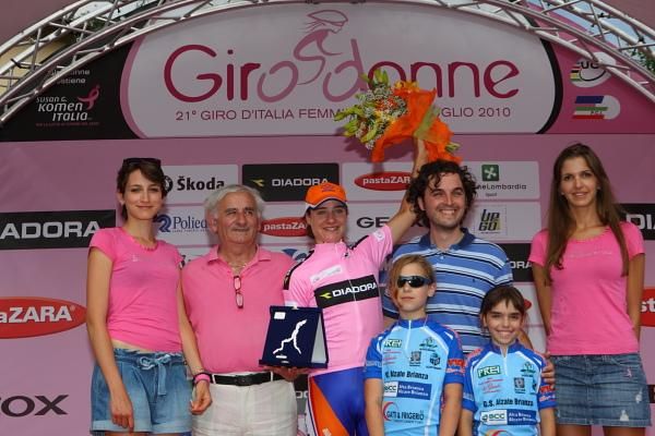 Marianne Vos (Netherlands) maintained the leader's jersey.