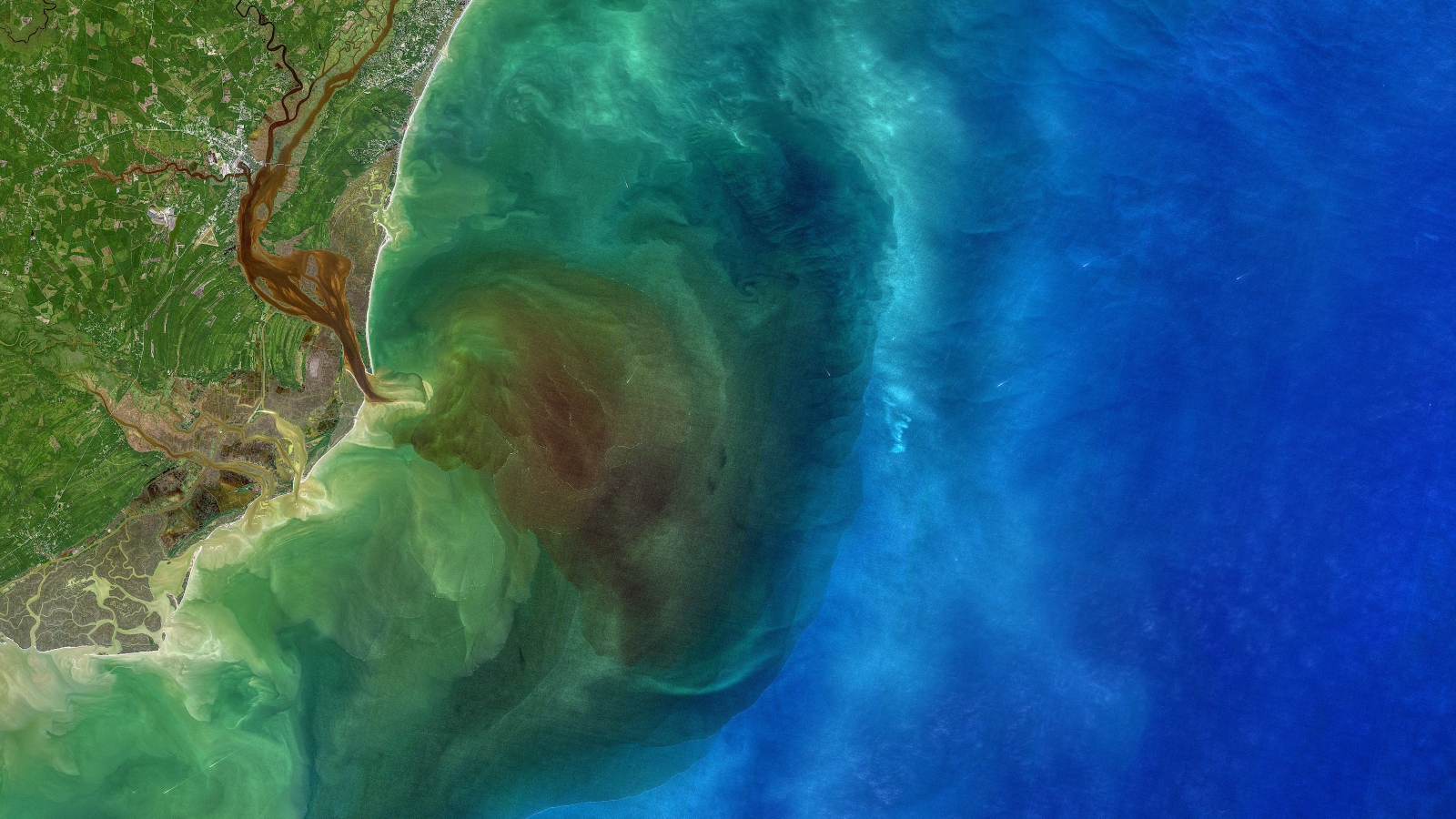  Earth from space: 'River of tea' bleeds into sea after Hurricane Sally smashes into US coast 
