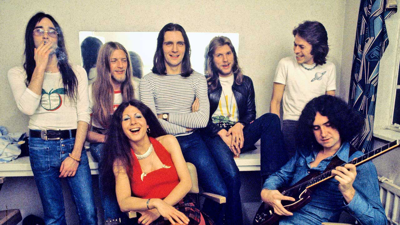 Vinegar Joe backstage at the The Civic Centre, Aylesbury, December 1972