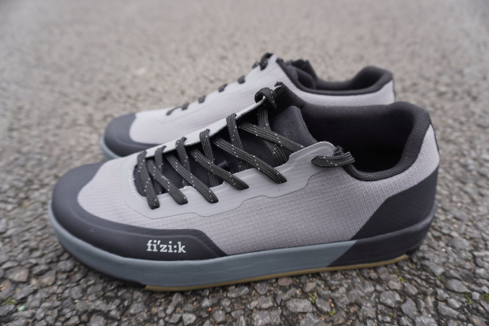 Image shows Fizik Gravita Versor Clip SPD shoes.