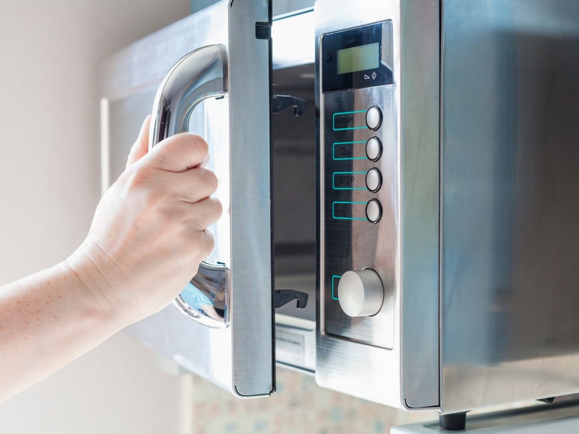 Hand Closing Microwave Door