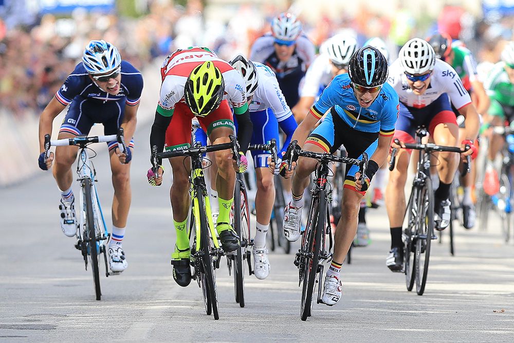 Riders throw their bikes for the line in the U23 road race