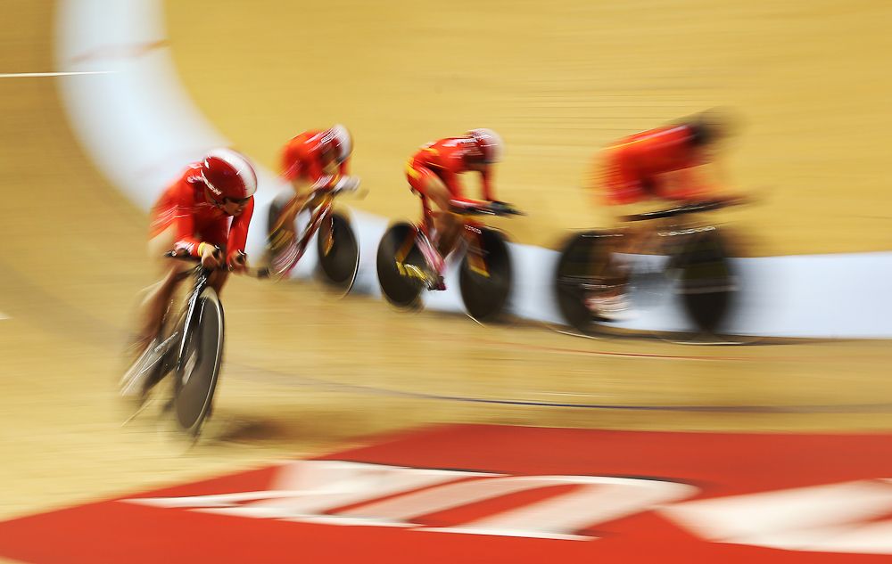 Lulu Chen, Xiuyan Lu, Menglu Ma and Hong Wang of China compete in the Women's Team Pursuit
