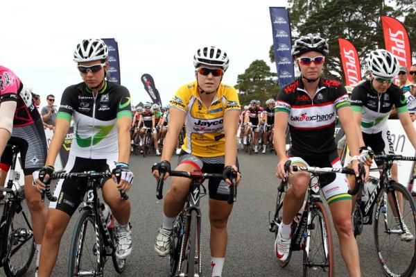 Melissa Hoskins (GreenEDGE), Chloe Hosking (Total Rush) and Rochelle Gilmore (BikeExchange) line up at the front, ready for the start