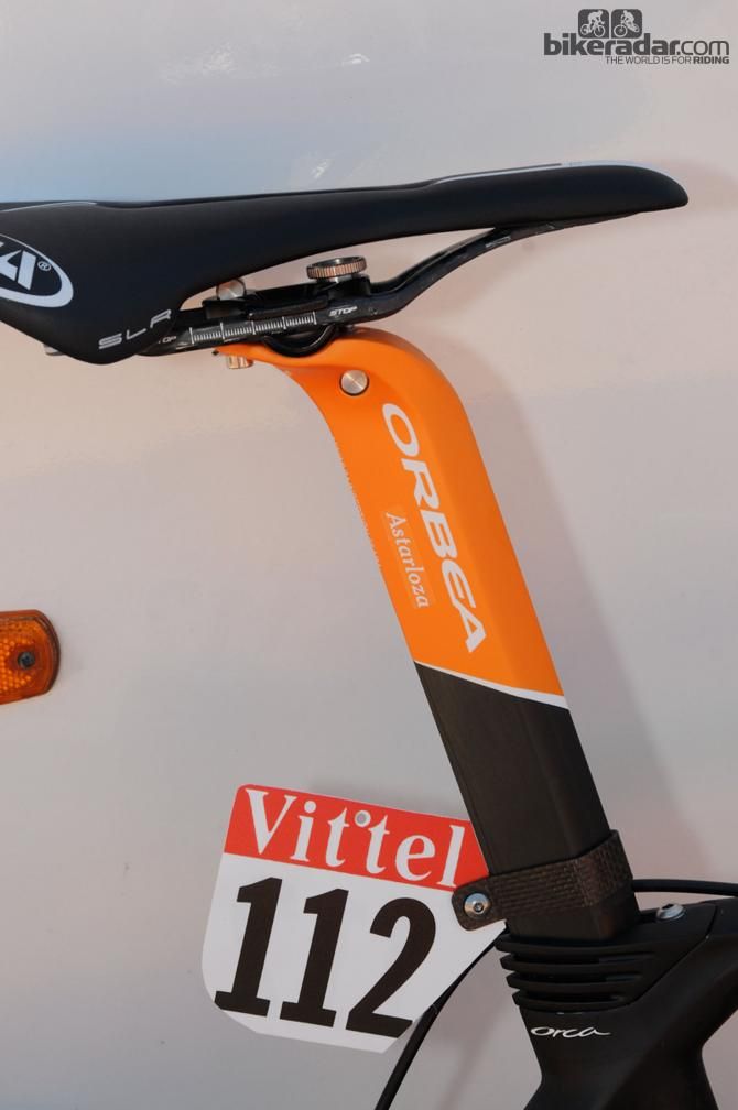 There were three different styles of seatpost on the Orcas at the Euskaltel-Euskadi bikes &ndash; one straight and two with setback, and this was the most radical