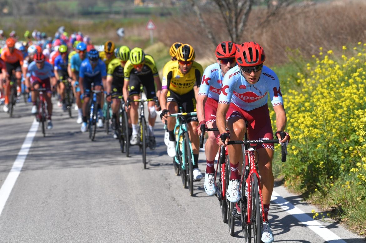 Katusha-Alpecin line things out at the head of the peloton
