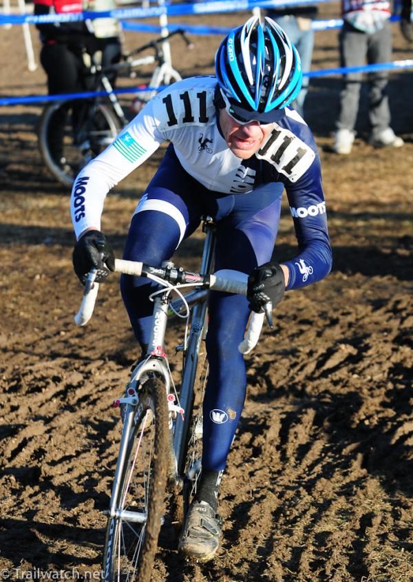 Jon Cariveau (Moots) riding in second place