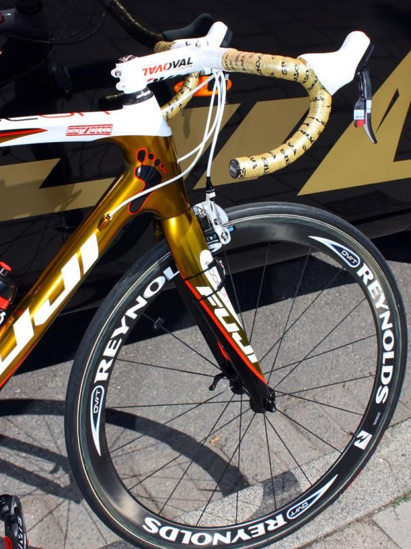 Footon-Servetto bikes use a variety of Reynolds carbon wheels.