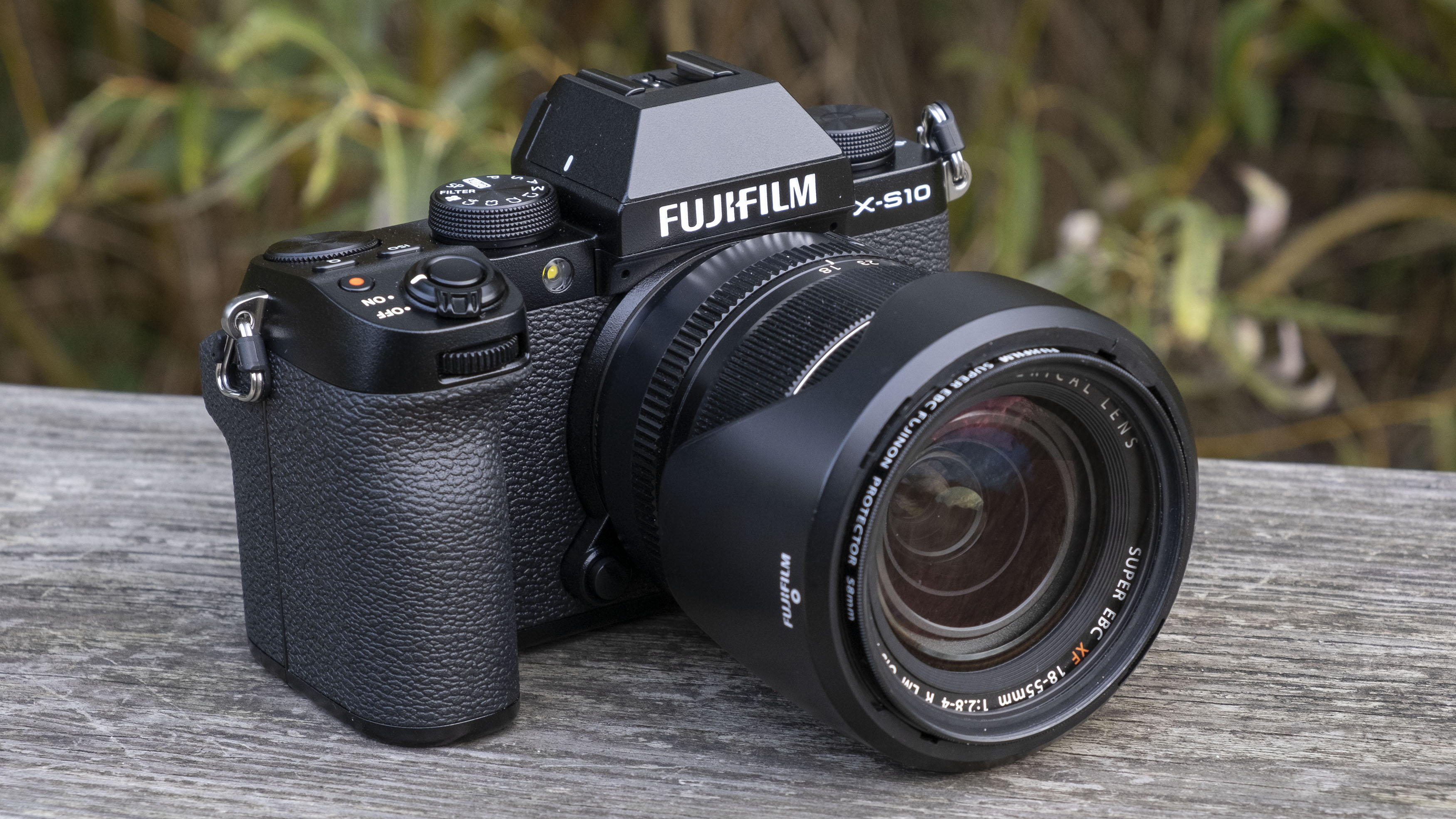Fujifilm X -S10