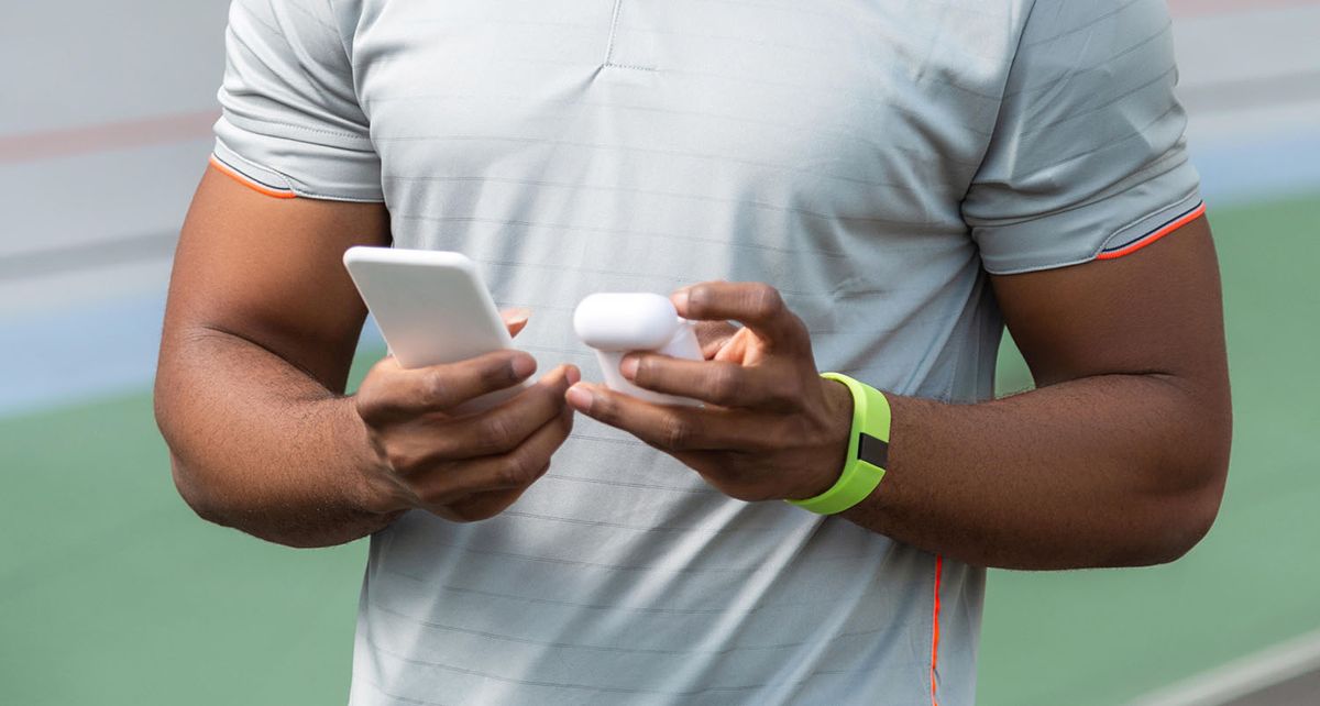 Fitbit vs Garmin which fitness tracker is best for you? Livingetc