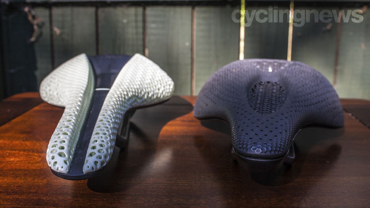 Specialized S-Works Power Mirror vs Fizik Antares Adaptive