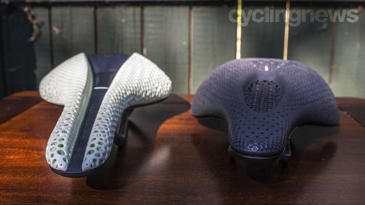 Specialized S-Works Power Mirror vs Fizik Antares Adaptive
