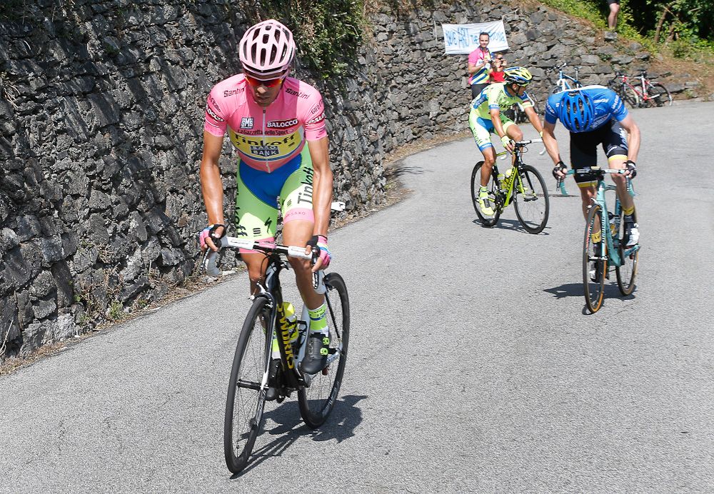 Alberto Contador drops Steven Kruijswijk during stage 18 of the Giro d'Italia.