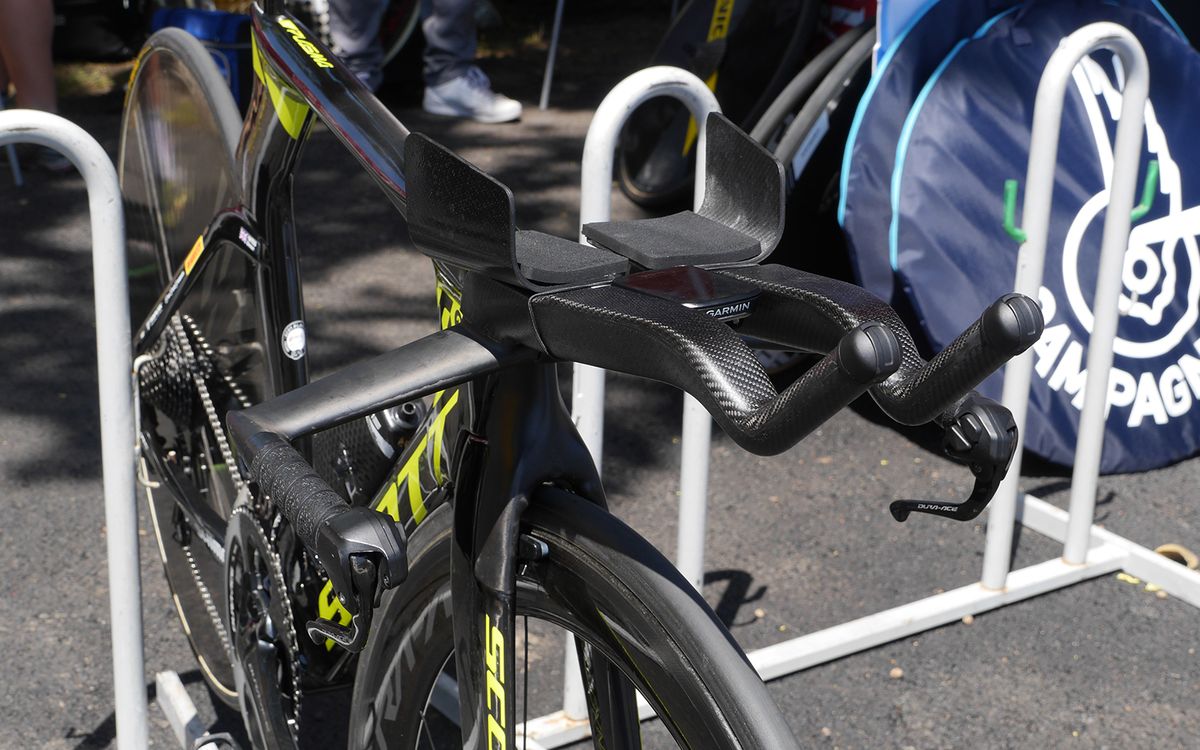 A look at Adam Yates' cockpit setup