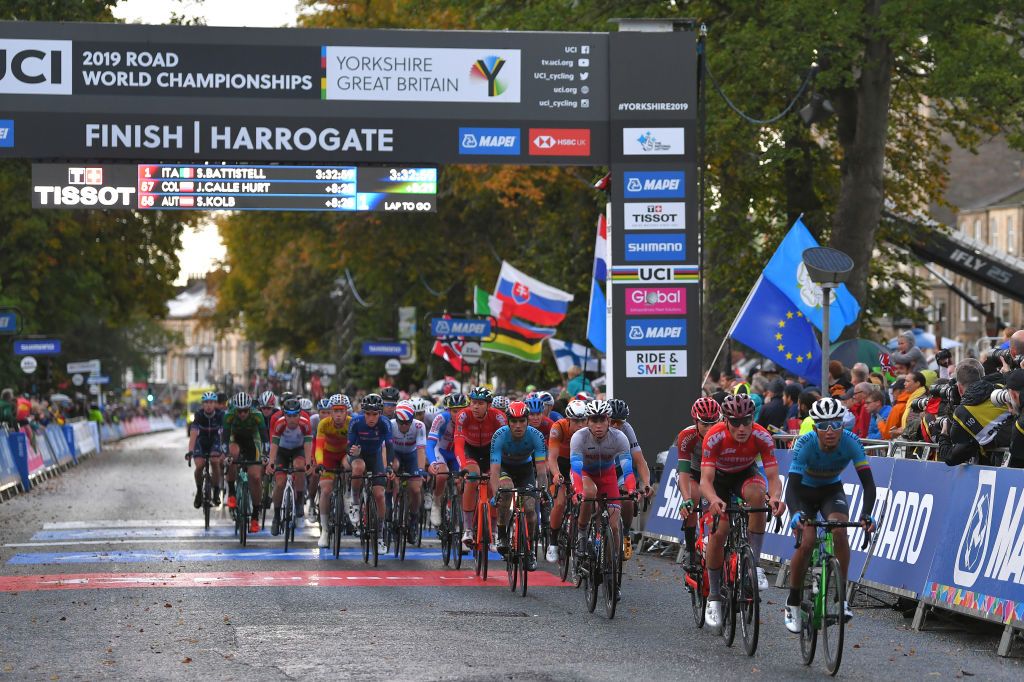 The U23 peloton