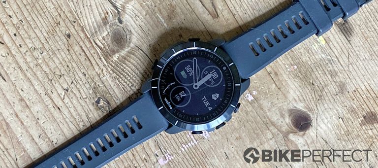 wahoo elemnt rival gps watch