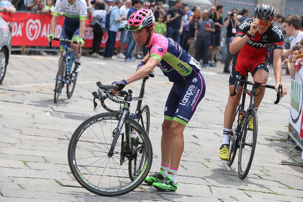 Diego Ulissi sorts his bike out